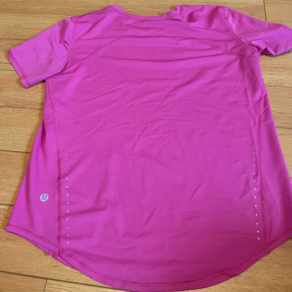 lululemon athletica Fuchsia Short Sleeve Top